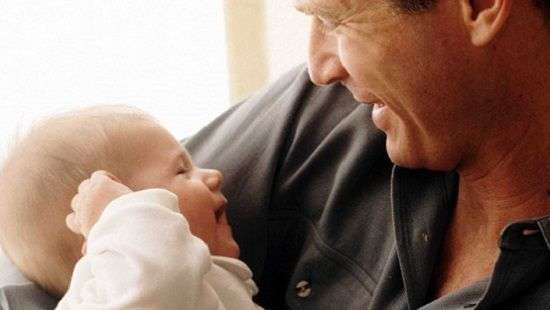 Врачи назвали критический возраст для отцовства