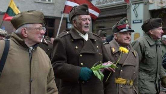 В Латвии в один ряд поставили советских и немецких ветеранов Второй Мировой