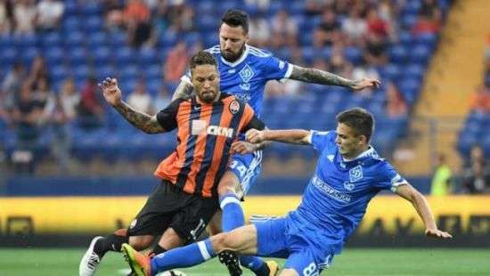 «Динамо» и «Шахтер» наказаны за поведение фанатов