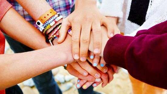 Медики рассказали, от какой болезни защитит дружба