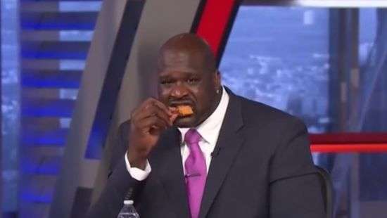 В США телеведущий убежал из студии, отведав самых острых чипсов (ВИДЕО)