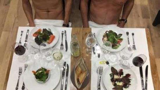 В Париже открыли ресторан для нудистов