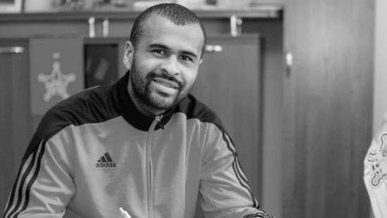 Бразильский футболист умер на поле