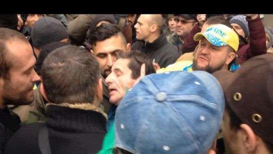 В Киеве толпа избила Шкиряка (ФОТО/ВИДЕО)