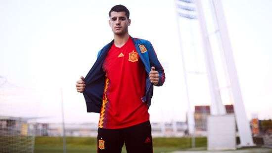 Сборная Испании представила скандальную форму на ЧМ-2018