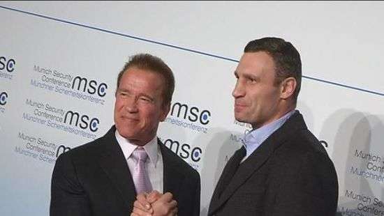 Шварценеггер назвал Кличко лидером и обещал приехать в Киев