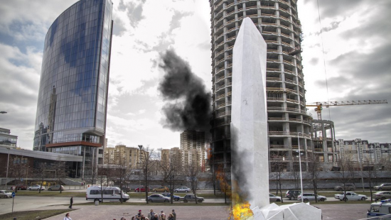 В Екатеринбурге подожгли памятник Ельцину