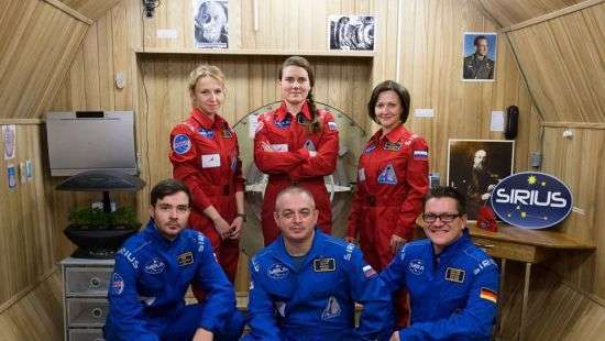 Шестеро россиян отправились в условный полет на Луну