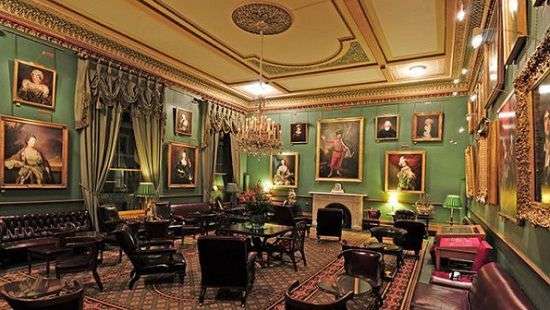 В старейшем клубе джентльменов появится первая женщина