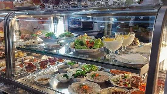 Нардепов в Раде будут кормить тигровыми креветками и осетриной (ФОТО)