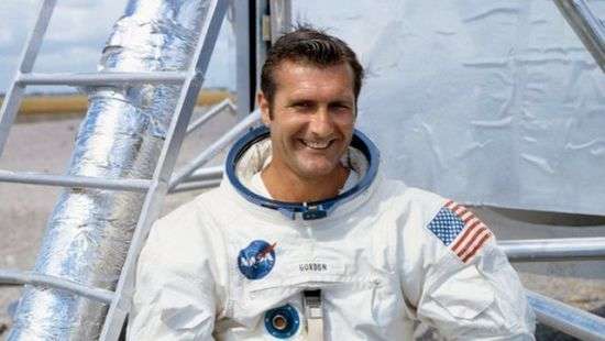 В США скончался астронавт, который участвовал в облете Луны