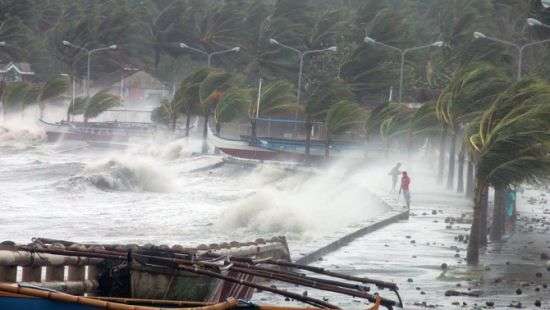 Число жертв тайфуна во Вьетнаме перевалило за 100