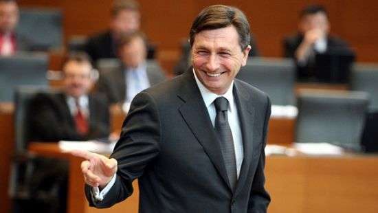 В Словении при рекордно низкой явке избрали президента