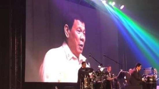 Дутерте спел для Трампа во время ужина (видео)