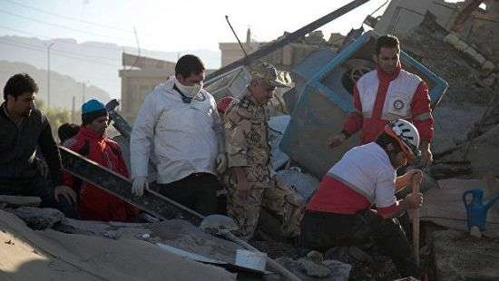 Число жертв землетрясения в Иране приблизилось к полутысяче