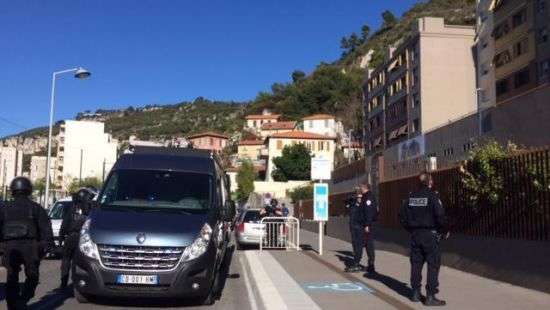 На курорте во Франции мужчина открыл стрельбу по прохожим