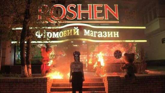 За поджог Рошен активистку Femen ждет расплата