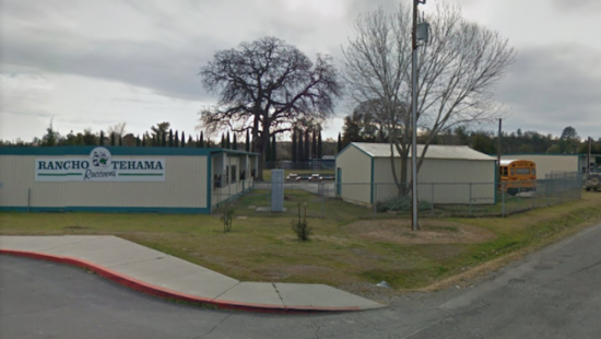 Неизвестный расстрелял учеников в американской школе