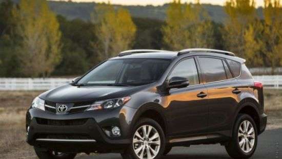 Машину генконсула России облили кислотой