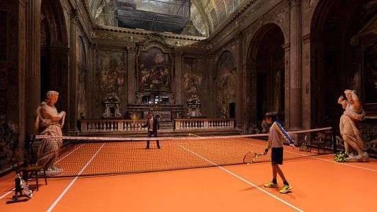 В Милане внутри церкви Святого Павла сыграли в теннис (ФОТО)