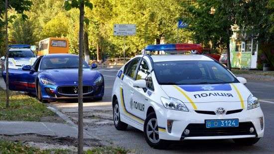 В Харькове полиция устроила экстремальные гонки на дороге, водители в шоке (ВИДЕО)