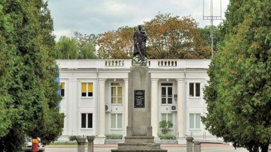 В Польше начали демонтировать памятник благодарности Красной армии