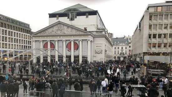 В Брюсселе молодежь разбивала машины и громила витрины (ФОТО/ВИДЕО)