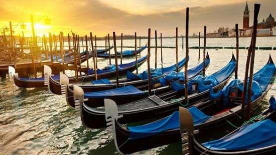 Влюбленная пара из Франции угнала гондолу в Венеции