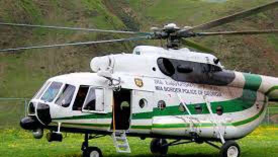 В Грузии священники сбрасывали школьникам конфеты с вертолета (ВИДЕО)