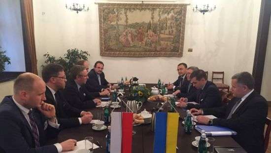 Украина согласна снять мораторий на эксгумацию тел поляков