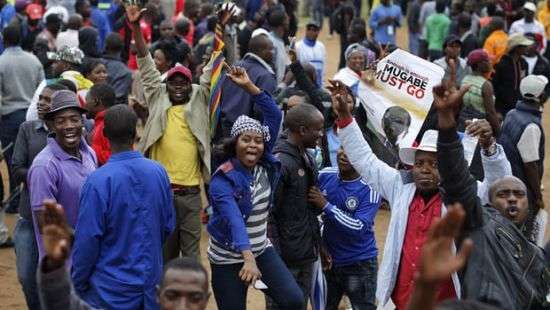В Зимбабве тысячи человек вышли на марш за отставку президента