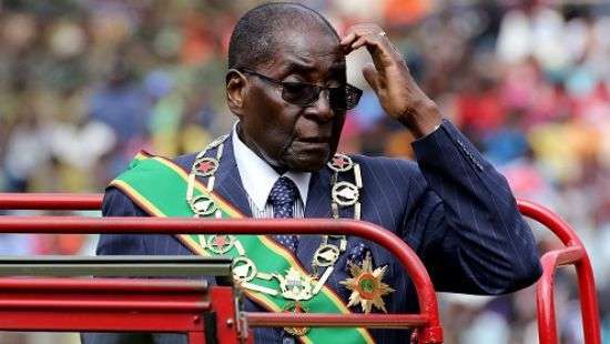 Президент Зимбабве покинул страну