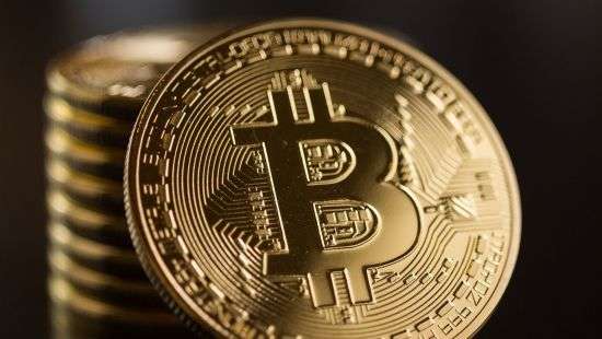 Стоимость Bitcoin впервые перевалила за $8000