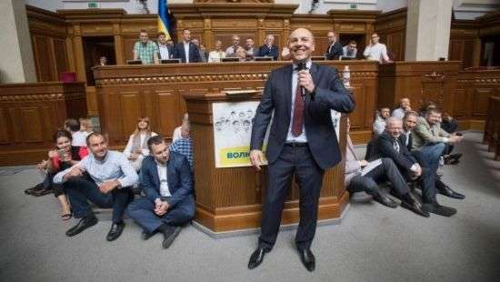 Должности нардепа и министра в правительстве предложили совмещать