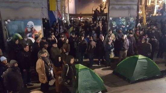 В Киеве на Майдане установили палатки (ФОТО)