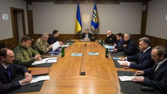Порошенко созвал военный совет из-за ситуации в Луганске