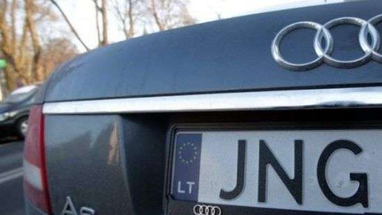 Литва заявила, что не расследует ввоз авто на еврономерах в Украину