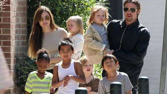 Актер Брэд Питт предложил экс-супруге Анджелине Джоли обменять детей на деньги