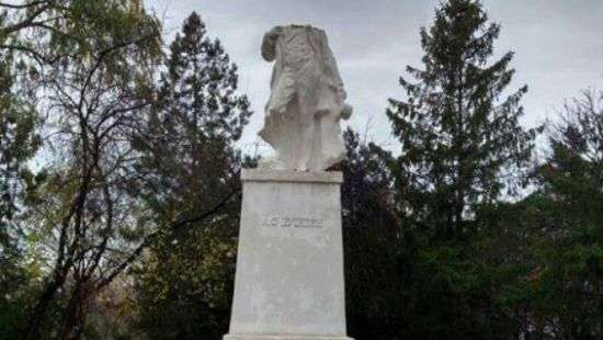 В Молдове обезглавили памятник поэту Пушкину