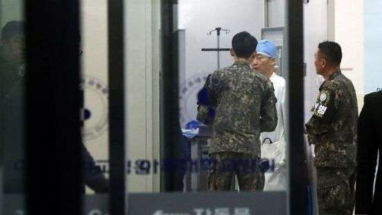 Сбежавшего из КНДР военного в Южной Корее лечат песнями и сериалом