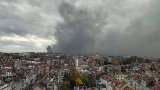 Масштабный пожар в Брюсселе: вафельная фабрика сгорела дотла (ФОТО/ВИДЕО)