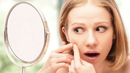 Косметологи назвали «вредные» для кожи привычки
