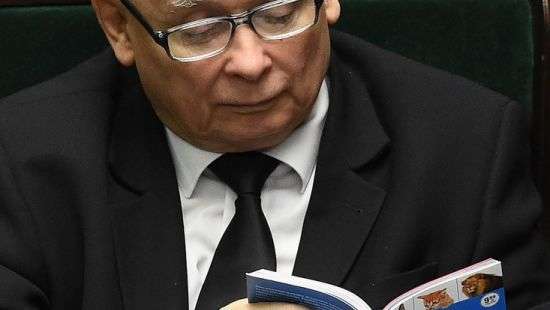 Качиньский на заседании Сейма читал книги о котах