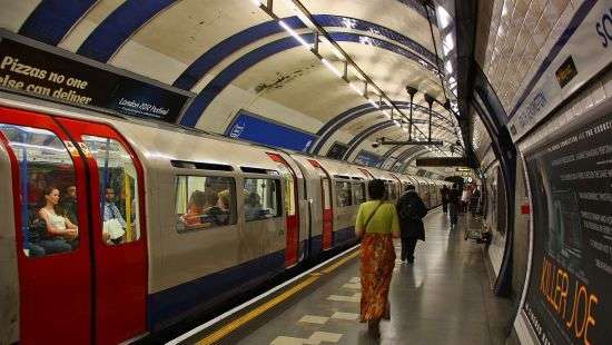 В Лондоне эвакуировали две станции метро: кто-то сообщил о стрельбе (ВИДЕО)