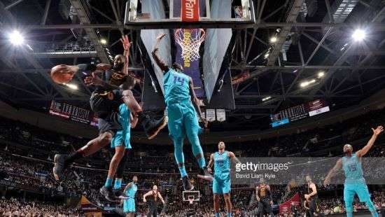 НБА. «Голден Стэйт» без проблем справляется с «Чикаго», «Кливленд» вырывает победу у «Шарлотт», «Бостон» обыграл «Орландо»