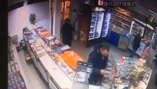 В Киеве сын нардепа Попова ограбил продуктовый магазин (ВИДЕО)