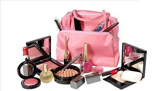 Назван самый важный предмет в женской косметичке