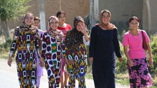 В Киргизии «началась охота» на девственниц в школах