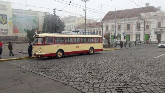 В Черновцах отреставрировали 40-летний троллейбус Škoda