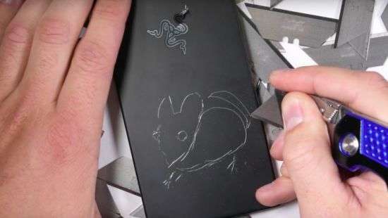 Razer Phone лопнул на тесте